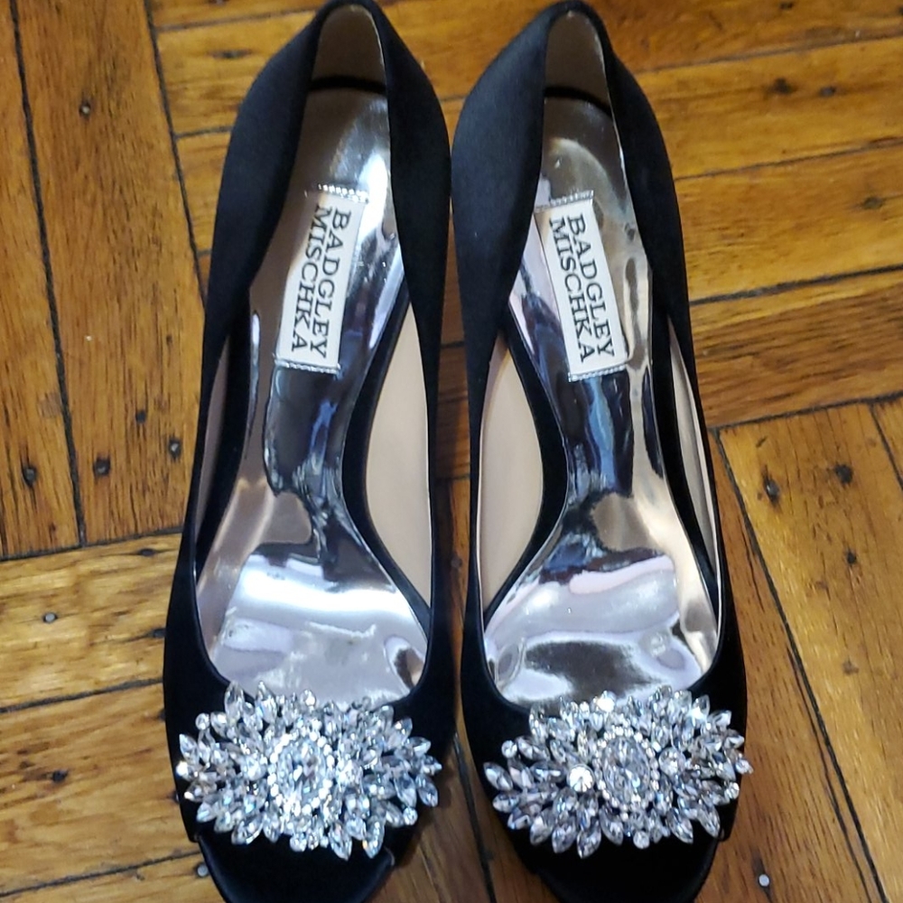 Badgley Mischka peep toe pumps